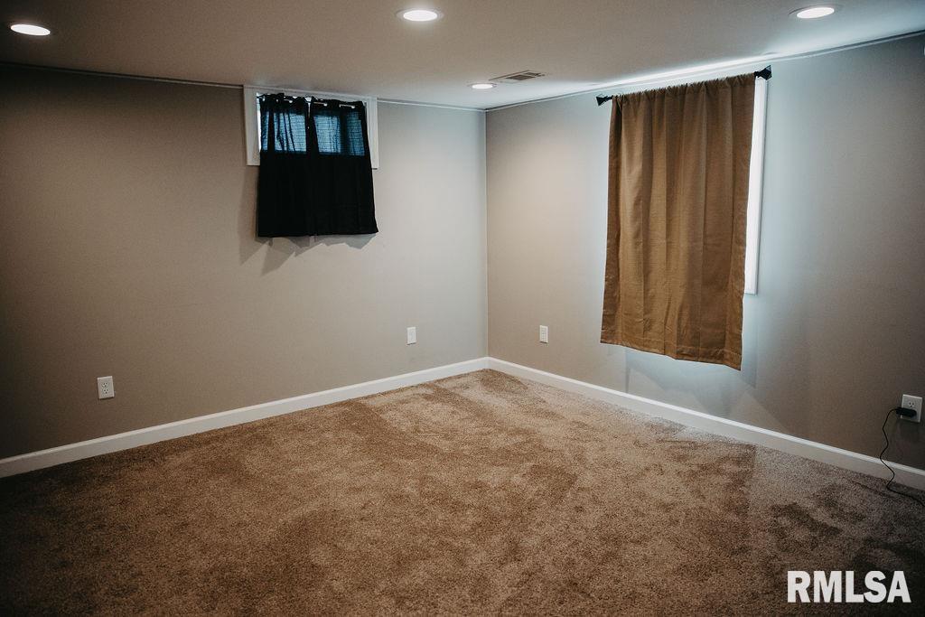 161 Penny Lane Macomb, IL 61455 - Photo 11 of 30