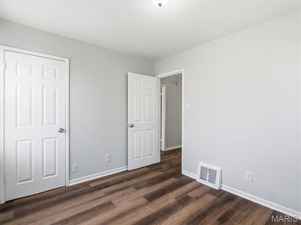 401 Cameron Road St. Louis, MO 63137 - Photo 11 of 14