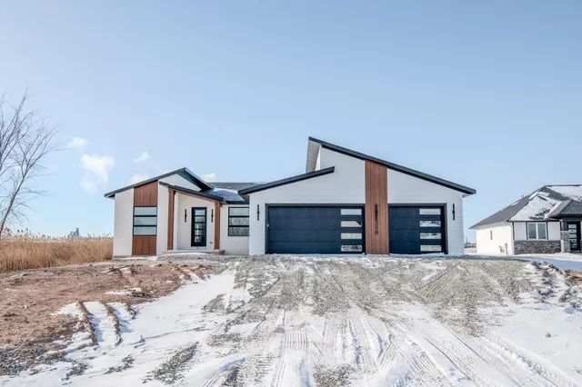 $799,900 | 308 Kerrigan Drive, Wrightstown, WI 54180