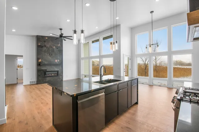 $799,900 | 308 Kerrigan Drive, Wrightstown, WI 54180