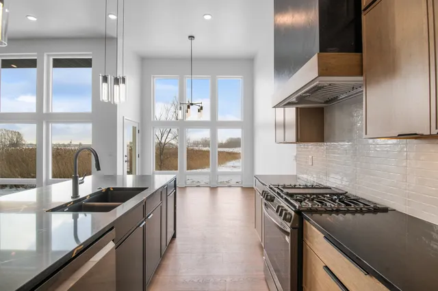 $799,900 | 308 Kerrigan Drive, Wrightstown, WI 54180