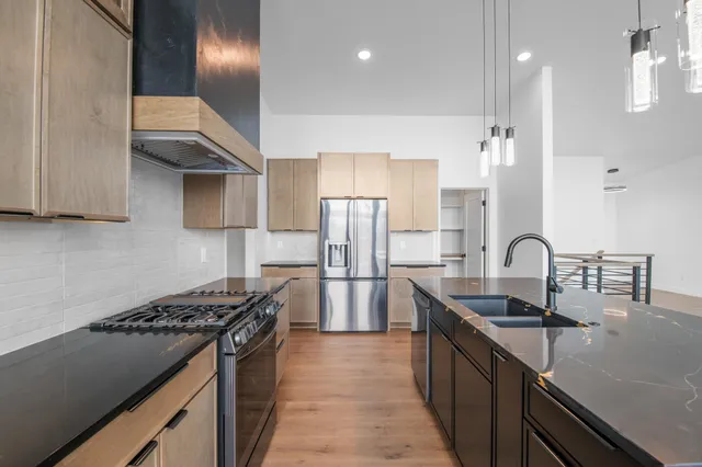 $799,900 | 308 Kerrigan Drive, Wrightstown, WI 54180