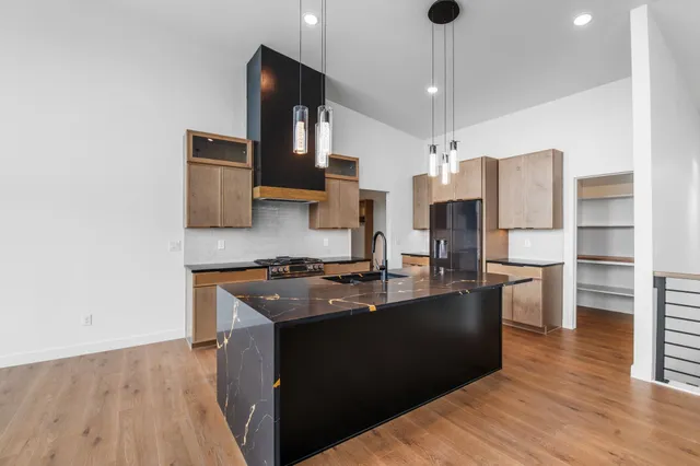 $799,900 | 308 Kerrigan Drive, Wrightstown, WI 54180