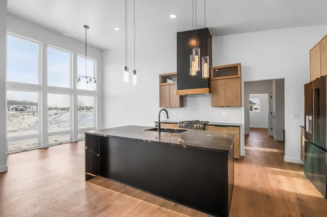 $799,900 | 308 Kerrigan Drive, Wrightstown, WI 54180