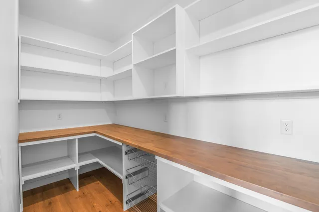 $799,900 | 308 Kerrigan Drive, Wrightstown, WI 54180