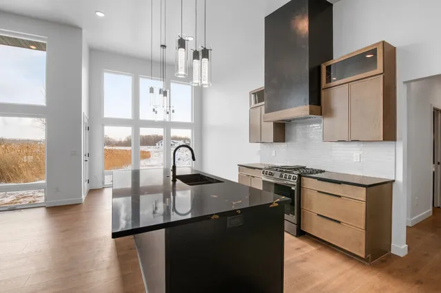 $799,900 | 308 Kerrigan Drive, Wrightstown, WI 54180