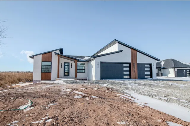 $799,900 | 308 Kerrigan Drive, Wrightstown, WI 54180