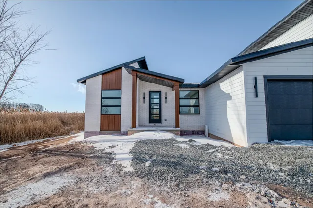 $799,900 | 308 Kerrigan Drive, Wrightstown, WI 54180