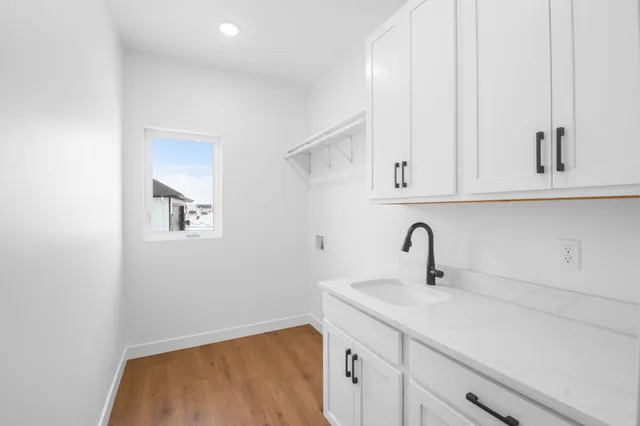 $799,900 | 308 Kerrigan Drive, Wrightstown, WI 54180