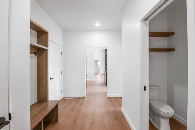 $799,900 | 308 Kerrigan Drive, Wrightstown, WI 54180