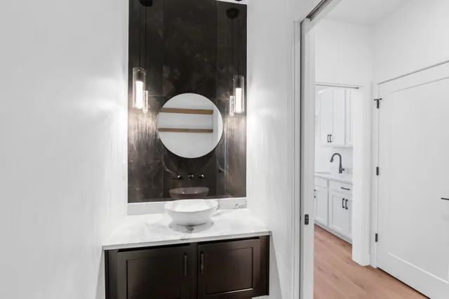 $799,900 | 308 Kerrigan Drive, Wrightstown, WI 54180