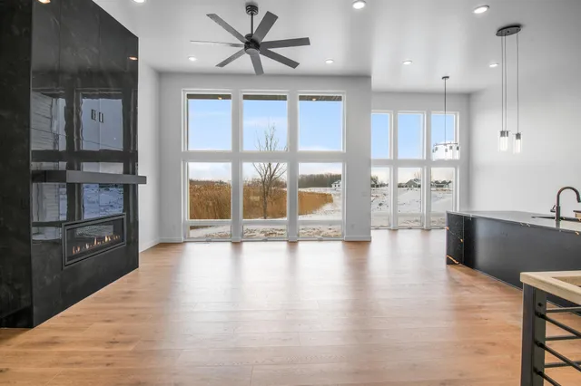 $799,900 | 308 Kerrigan Drive, Wrightstown, WI 54180