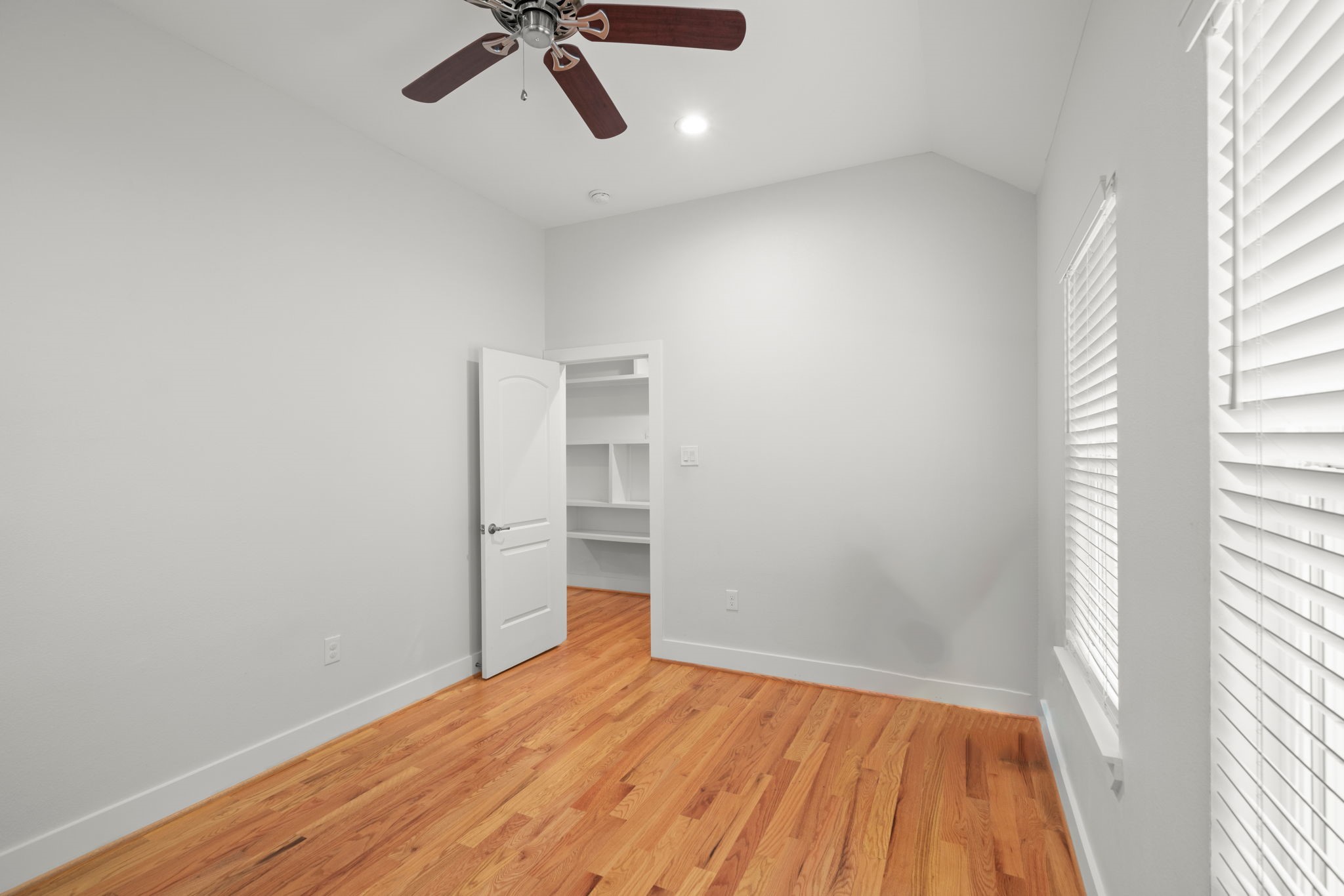 206 Burr Street, Unit A Houston, TX 77011 - Photo 25 of 46