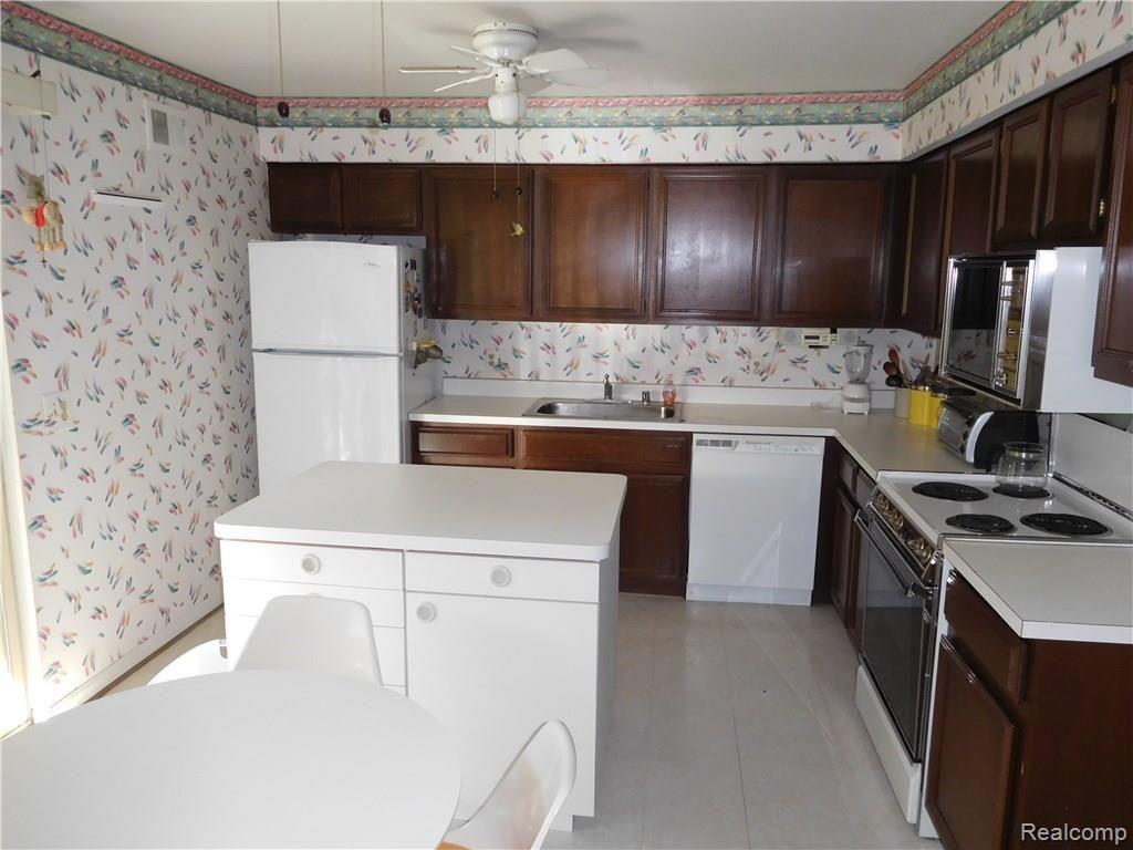 29616 Middlebelt Road Farmington Hills, MI 48334 - Photo 8 of 23