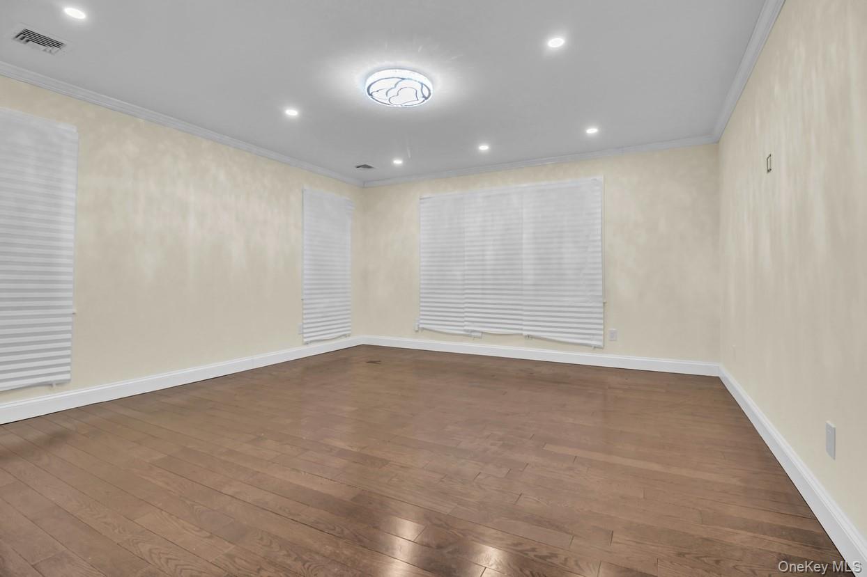 858 Prescott Street Valley Stream, NY 11580 - Photo 20 of 35