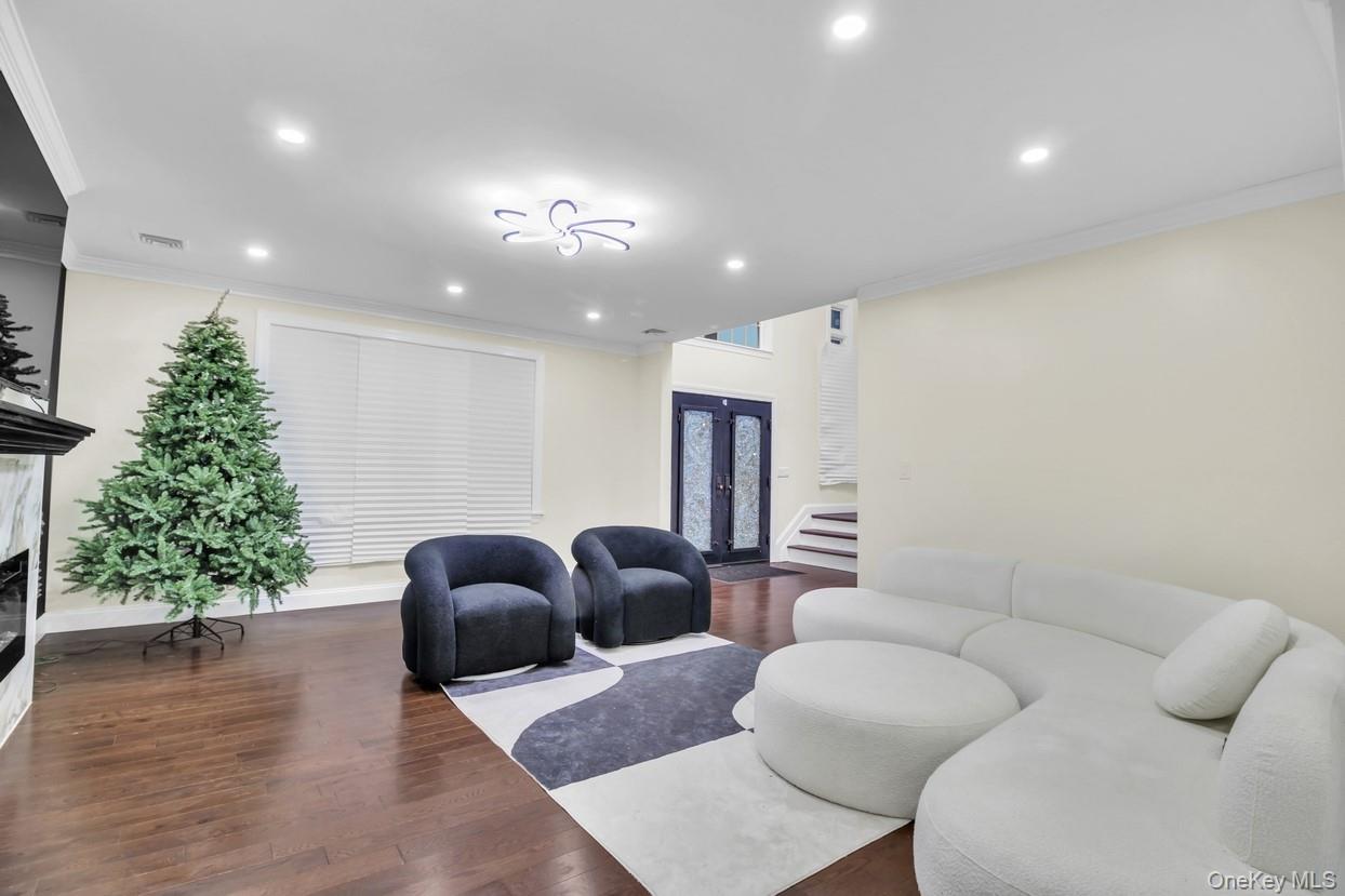 858 Prescott Street Valley Stream, NY 11580 - Photo 4 of 35