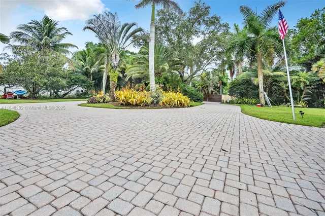 $4,700,000 | 14211 Southwest 63rd Street, Southwest Ranches, FL 33330