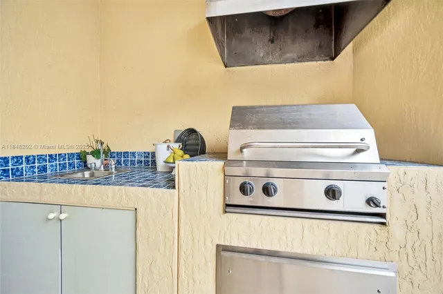 $4,700,000 | 14211 Southwest 63rd Street, Southwest Ranches, FL 33330