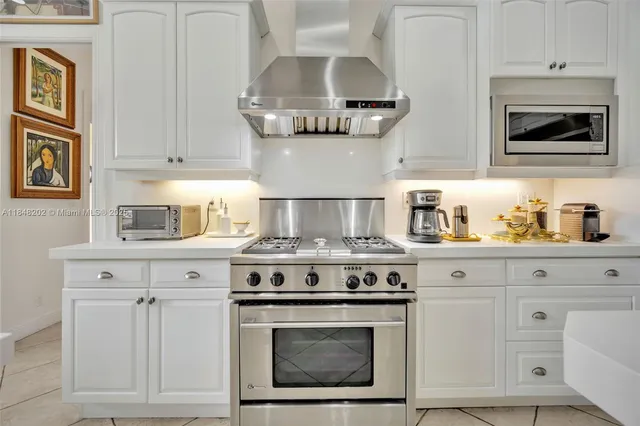 $4,700,000 | 14211 Southwest 63rd Street, Southwest Ranches, FL 33330