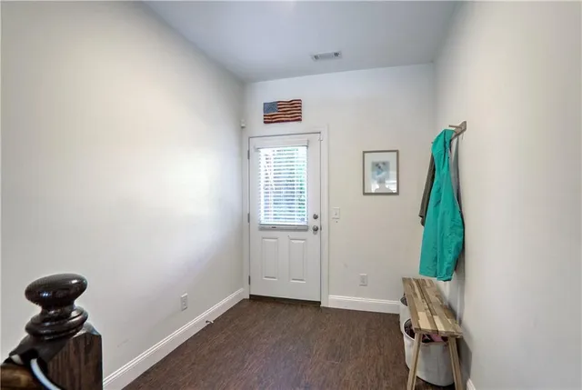 a view of entryway with window