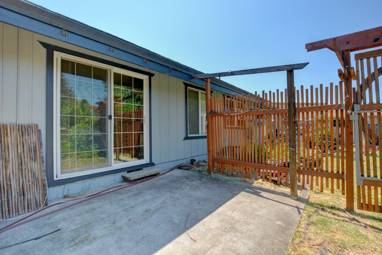 2389 Delta Waters Road Medford, OR 97504 - Photo 27 of 27 DSC_4087_8_9