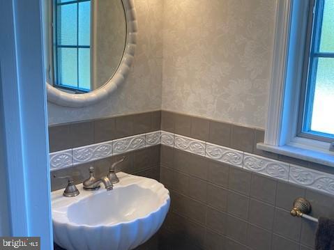 1256 Strathmann Drive Southampton, PA 18966 - Photo 11 of 27 Powder Room