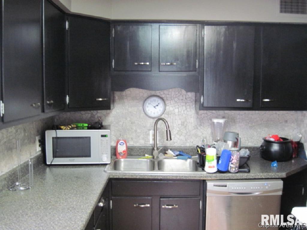 2125 East Buchanan Street Springfield, IL 62703 - Photo 2 of 21
