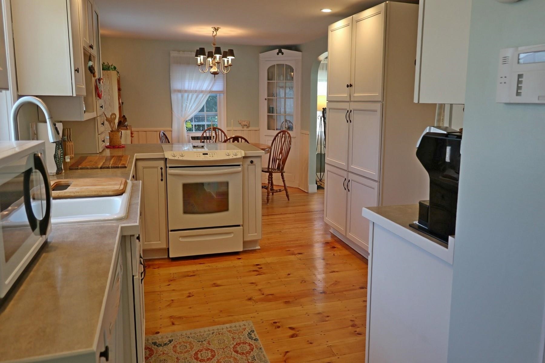 115 Bellevue Avenue Rutland, VT 05701 - Photo 3 of 36