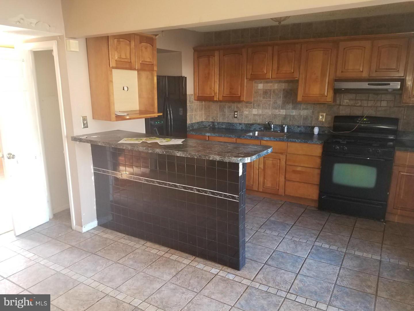 4852 Melbourne Road Baltimore, MD 21229 - Photo 4 of 11 Interior (General)