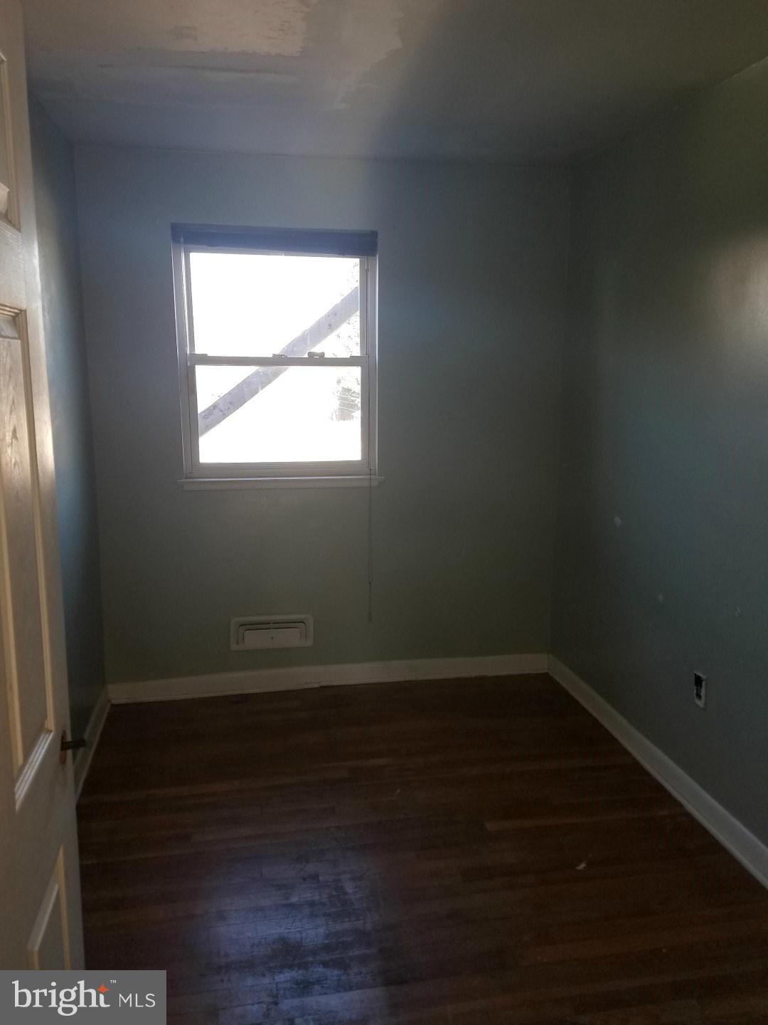 4852 Melbourne Road Baltimore, MD 21229 - Photo 9 of 11 Interior (General)
