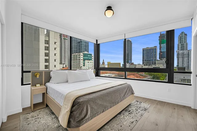 $950,000 | 225 North Miami Avenue, Unit 901, Miami, FL 33128