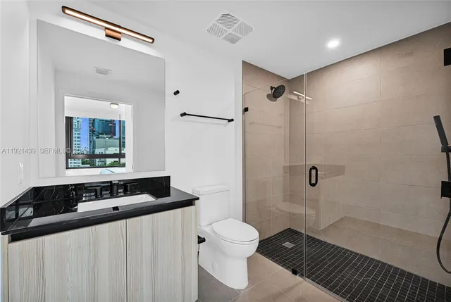 $950,000 | 225 North Miami Avenue, Unit 901, Miami, FL 33128