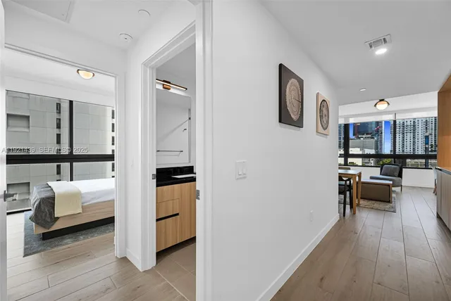 $950,000 | 225 North Miami Avenue, Unit 901, Miami, FL 33128