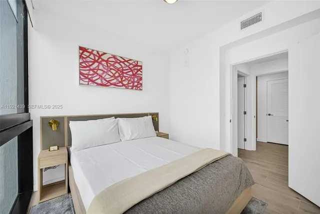 $950,000 | 225 North Miami Avenue, Unit 901, Miami, FL 33128