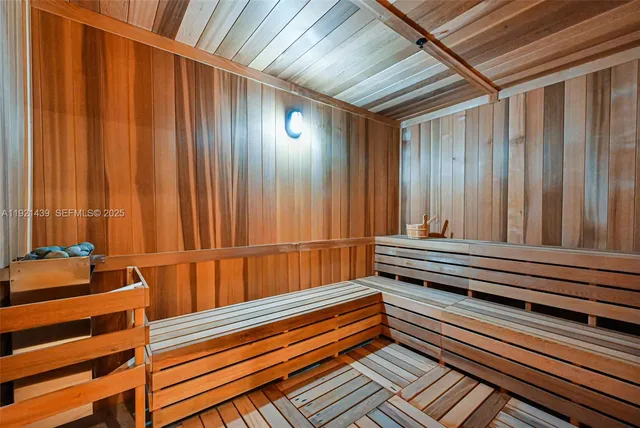 $950,000 | 225 North Miami Avenue, Unit 901, Miami, FL 33128