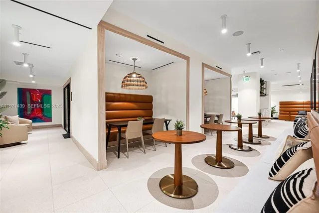 $950,000 | 225 North Miami Avenue, Unit 901, Miami, FL 33128