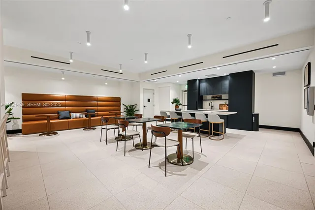 $950,000 | 225 North Miami Avenue, Unit 901, Miami, FL 33128