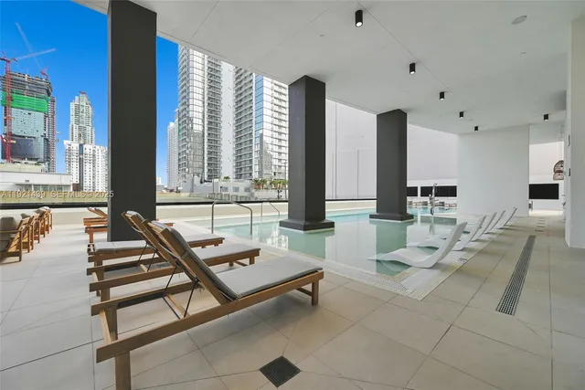 $950,000 | 225 North Miami Avenue, Unit 901, Miami, FL 33128