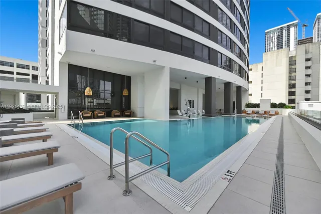 $950,000 | 225 North Miami Avenue, Unit 901, Miami, FL 33128