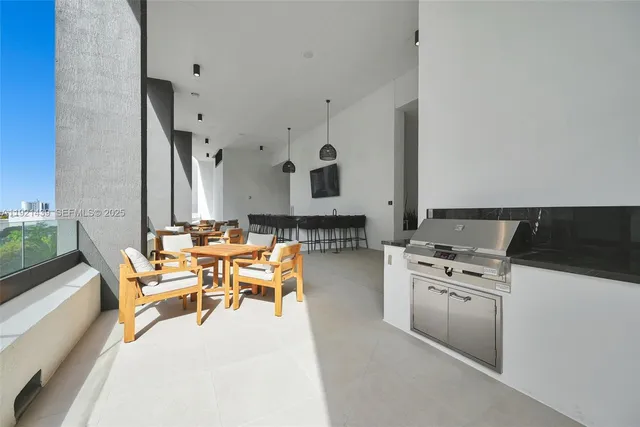 $950,000 | 225 North Miami Avenue, Unit 901, Miami, FL 33128