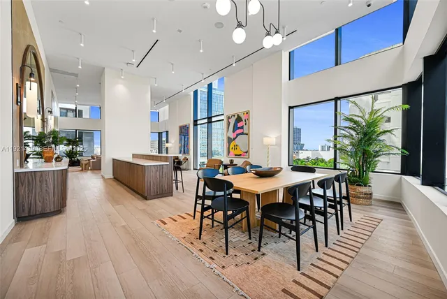 $950,000 | 225 North Miami Avenue, Unit 901, Miami, FL 33128