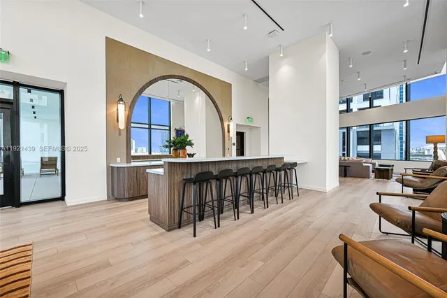 $950,000 | 225 North Miami Avenue, Unit 901, Miami, FL 33128