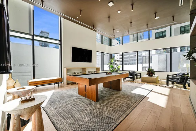 $950,000 | 225 North Miami Avenue, Unit 901, Miami, FL 33128