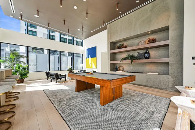 $950,000 | 225 North Miami Avenue, Unit 901, Miami, FL 33128