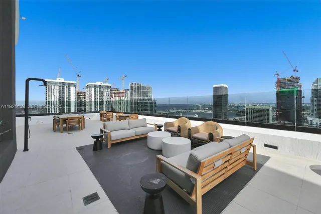 $950,000 | 225 North Miami Avenue, Unit 901, Miami, FL 33128