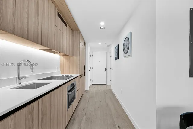 $950,000 | 225 North Miami Avenue, Unit 901, Miami, FL 33128