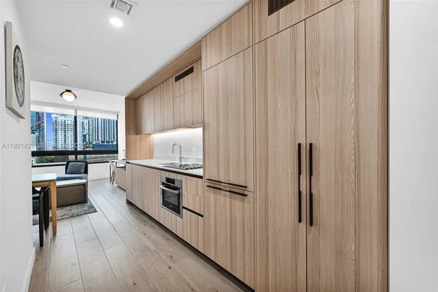 $950,000 | 225 North Miami Avenue, Unit 901, Miami, FL 33128