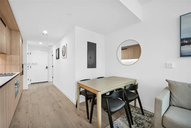 $950,000 | 225 North Miami Avenue, Unit 901, Miami, FL 33128