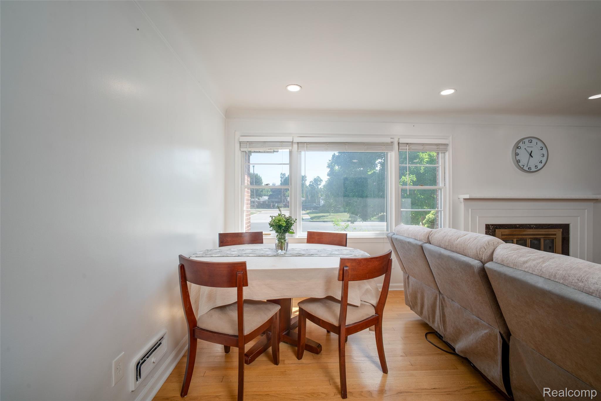 2731 Crooks Road Royal Oak, MI 48073 - Photo 6 of 33 6.jpg
