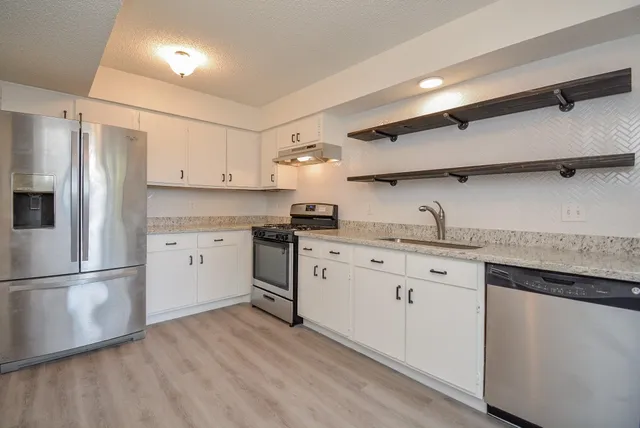 $199,000 | 3206 Windchase Boulevard, Unit 471, Houston, TX 77082